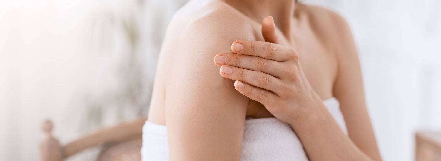 I consigli per trattare la pelle secca e sensibile del corpo